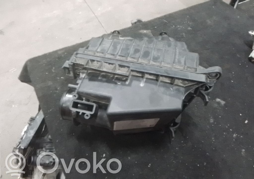 Ford Transit Courier Ilmansuodattimen kotelo 