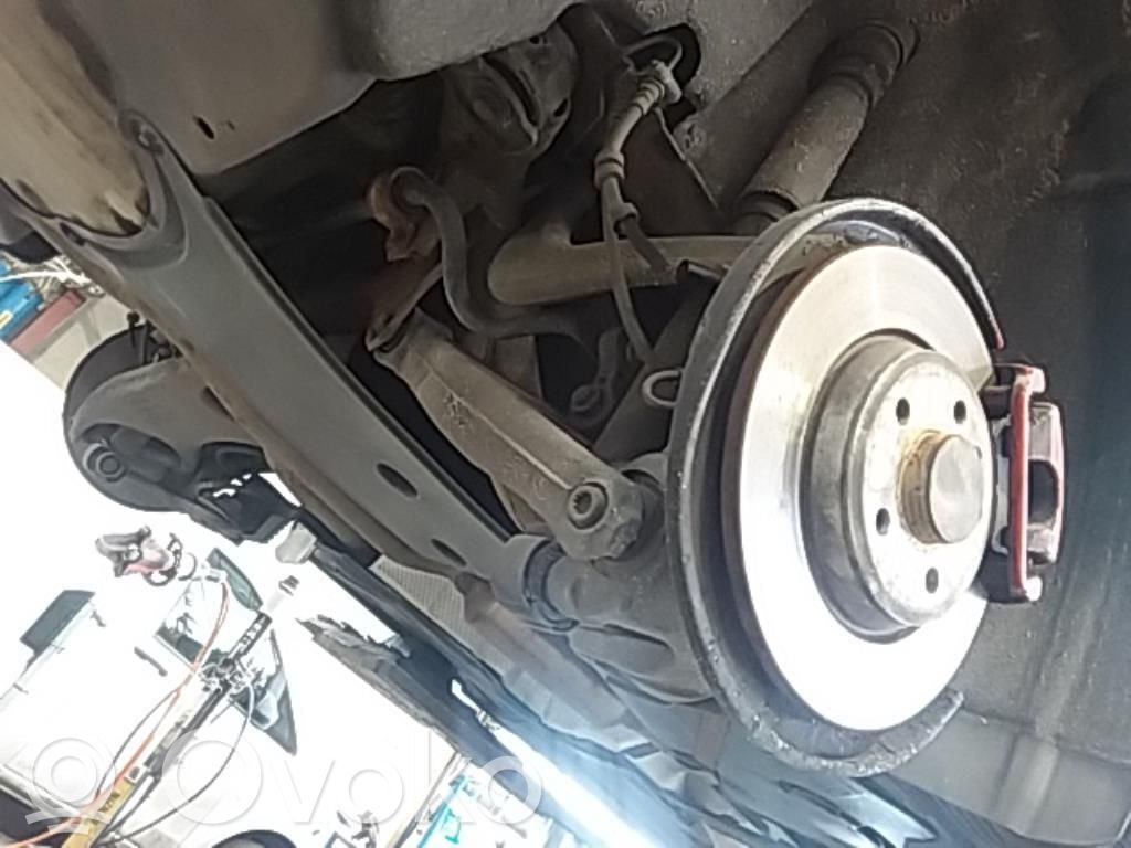 Eje trasero   8F0505235J