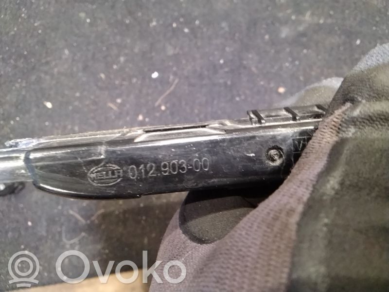 Kolmas/lisäjarruvalo   63257426511