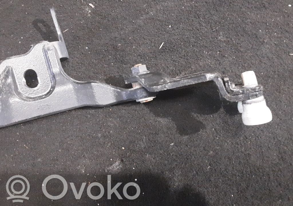 Sliding door middle roller runner   1883497