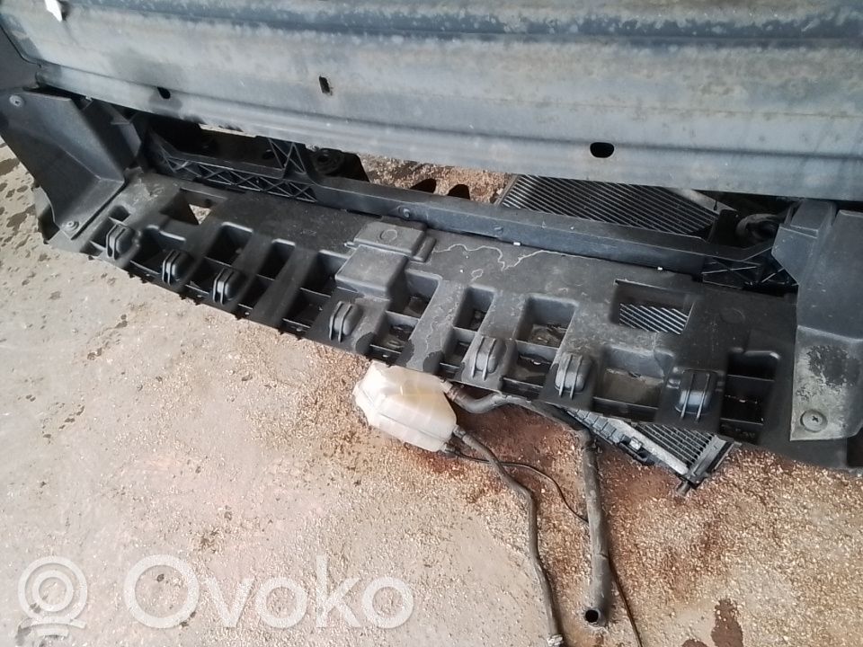 Engine splash shield/under tray   1791900