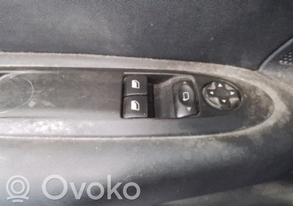 Electric window control switch   6490JW