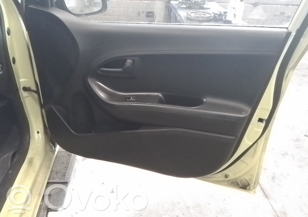 Apšuvums aizmugurējām durvīm   823081Y010BHA