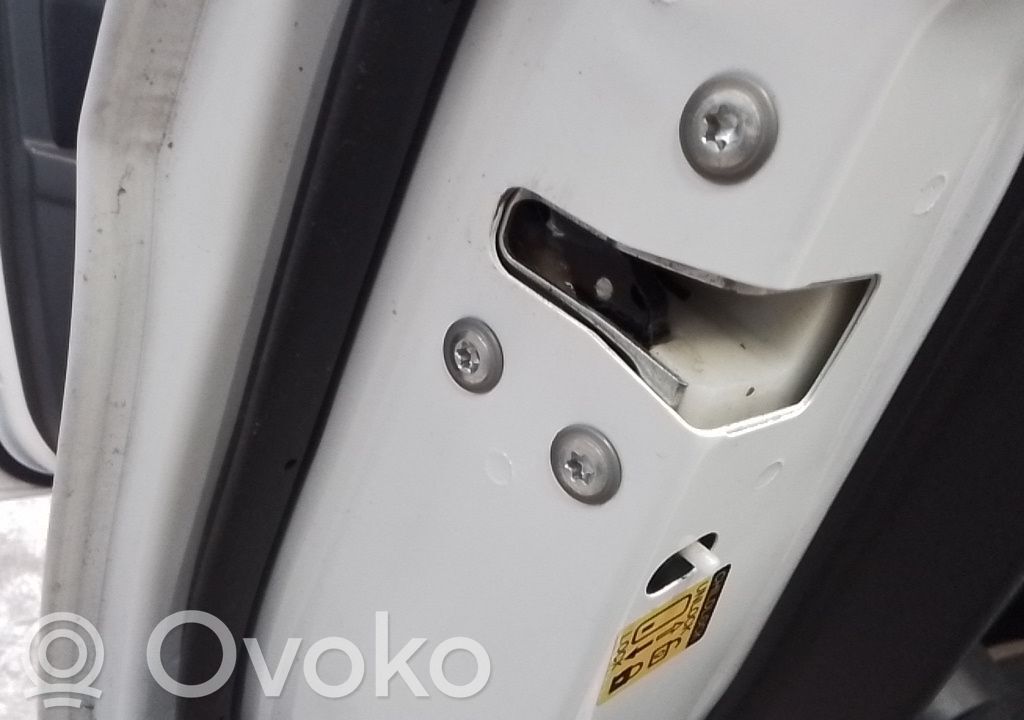 Suzuki Celerio Motor de bloqueo de puertas 