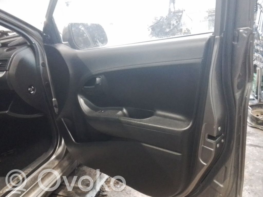 Apšuvums aizmugurējām durvīm   823081Y010BHA