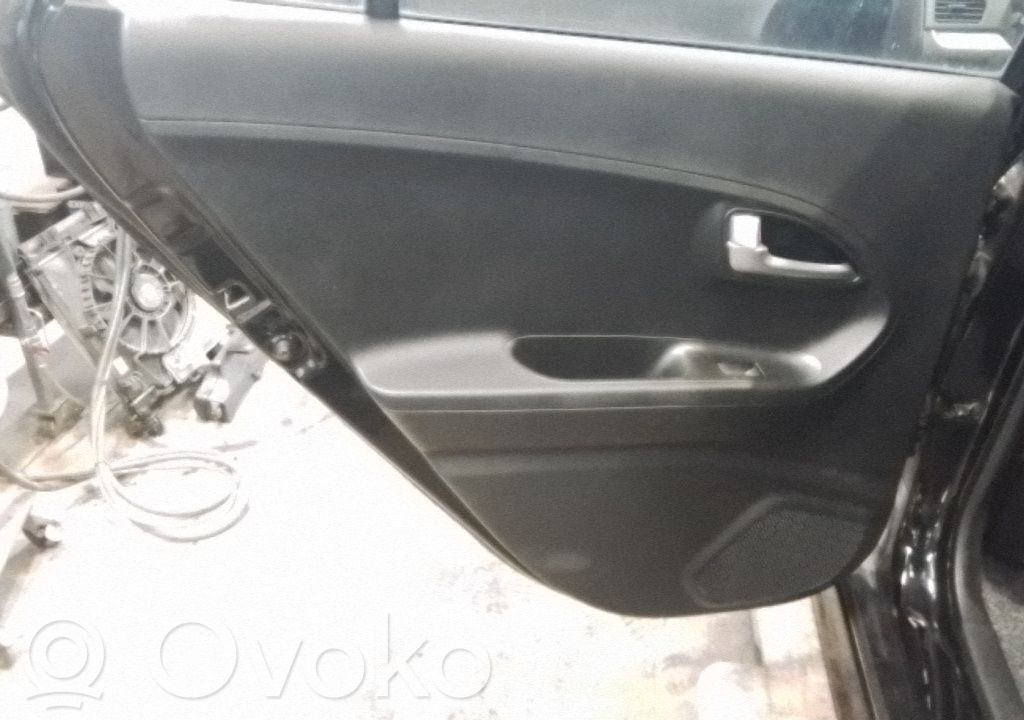 KIA Picanto Apšuvums aizmugurējām durvīm 