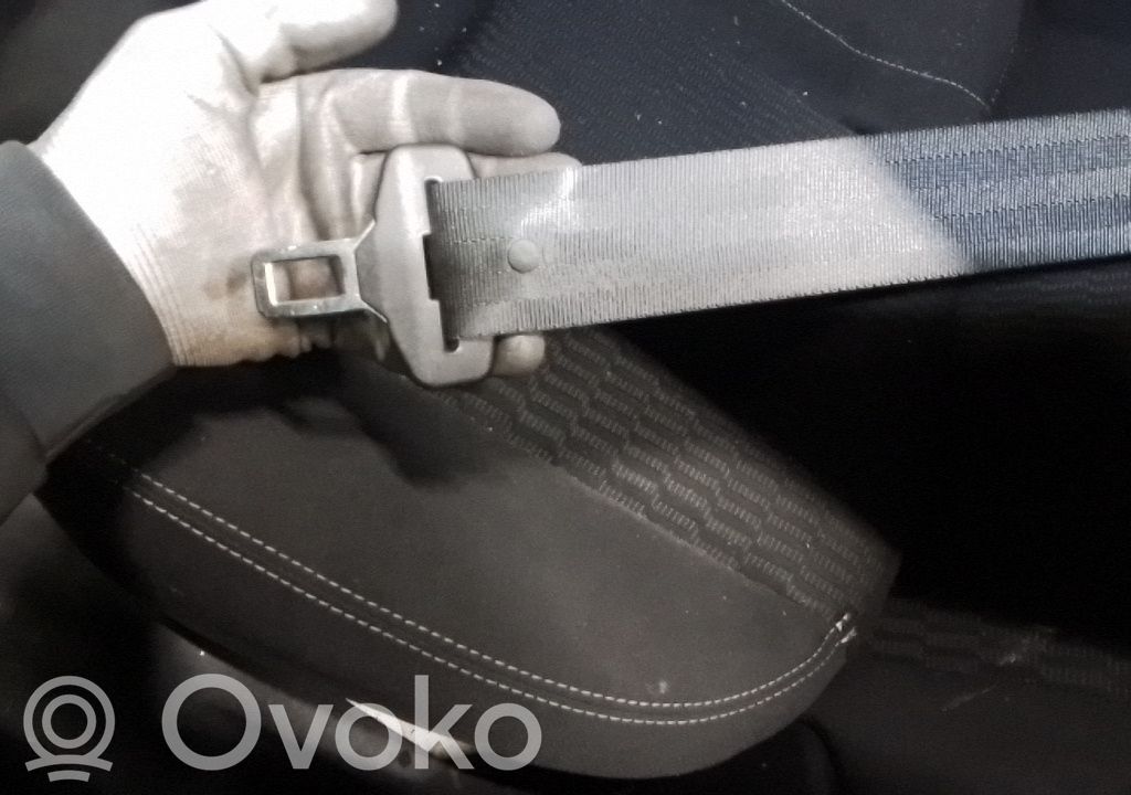Peugeot 208 I Cinturón trasero 
