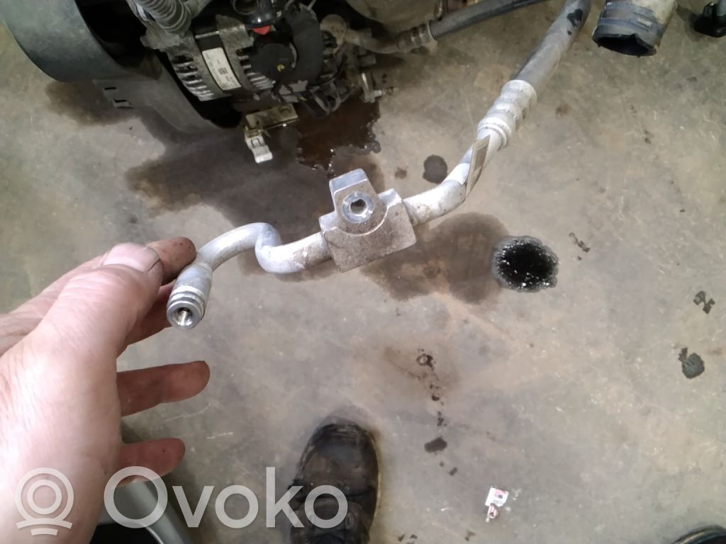 Ilmastointilaitteen putki (A/C)   1804469