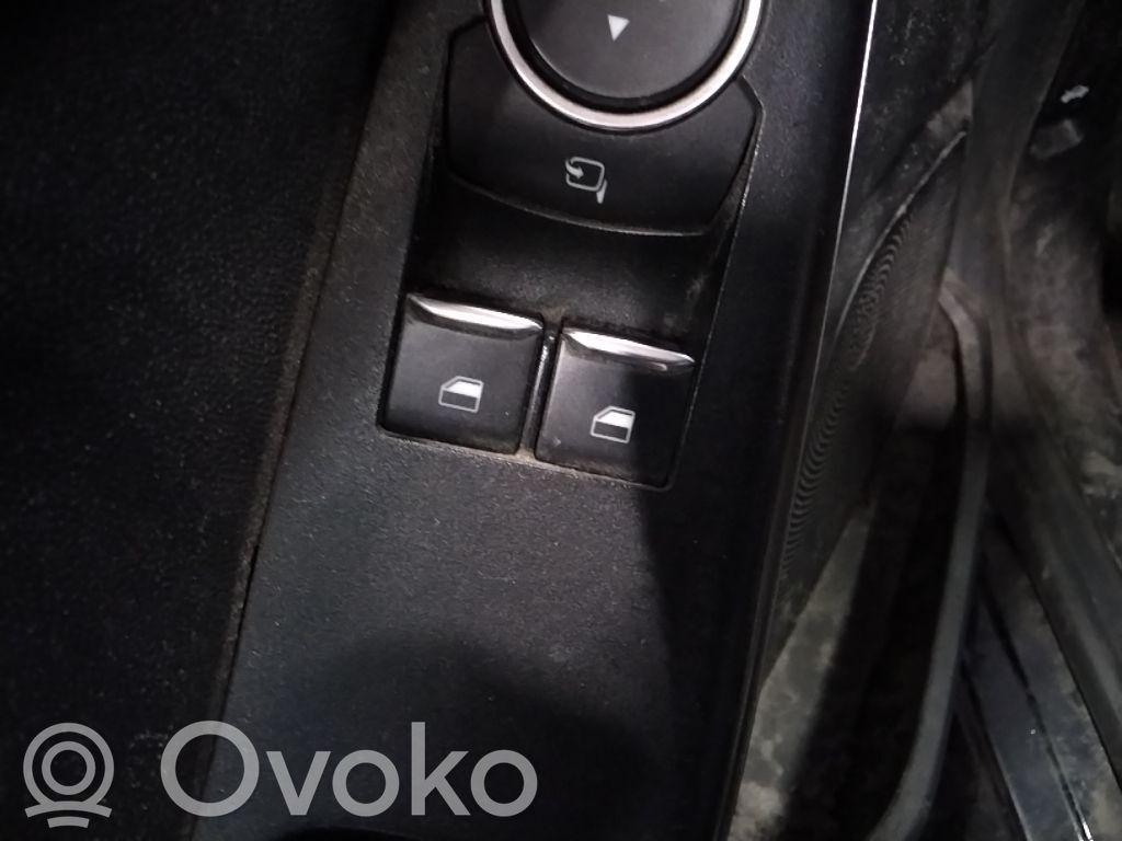 Ford Fiesta Przyciski szyb 
