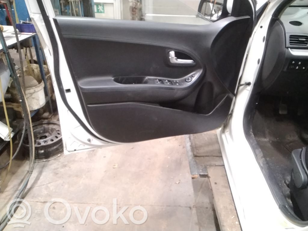 KIA Picanto Apšuvums aizmugurējām durvīm 