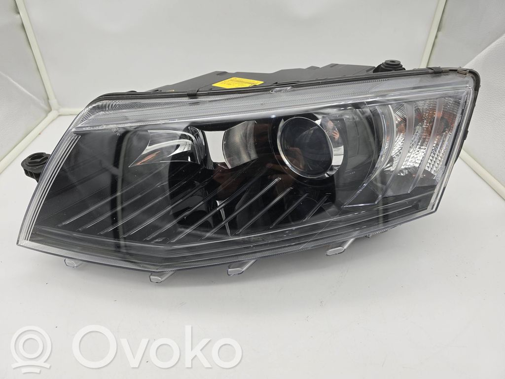 Skoda Octavia Mk3 (5E) Lampa przednia 