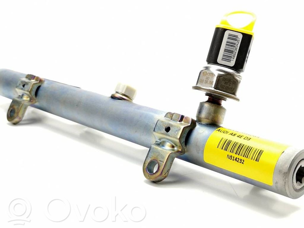 Audi A8 S8 D3 4E Polttoainepääputki 