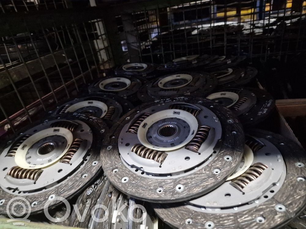 Sankabos diskas   323049910,1075681,1252613,16013939,1878988201,302330805,302330813,3H2330805,3S417550D1A,L03023030805,L03023030813,L03H23030805,XS417550D1C