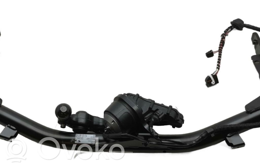 Volkswagen Golf VIII Hak holowniczy / Komplet 