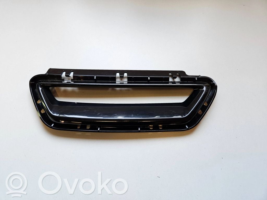 BMW i4 Front bumper lower grill 