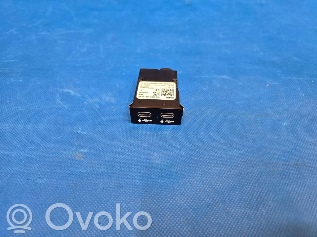 BMW 3 G20 G21 USB socket connector 