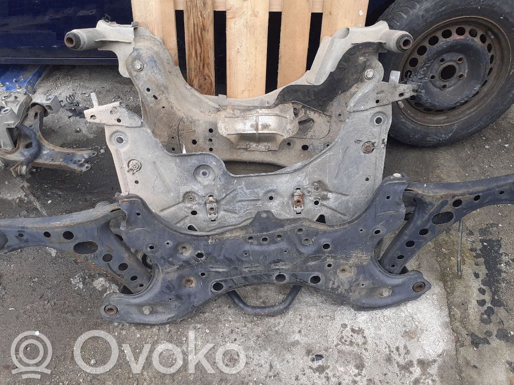 Ford Focus Priekinis traversas 