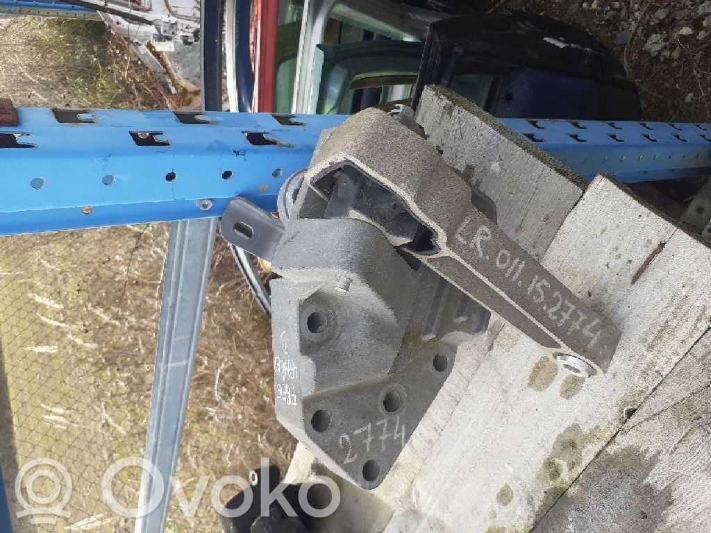 Land Rover Freelander 2 - LR2 Engine mount bracket 