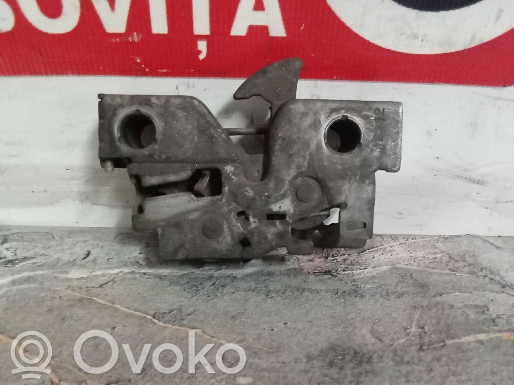 Volkswagen Up Konepellin lukituksen vastakappale 