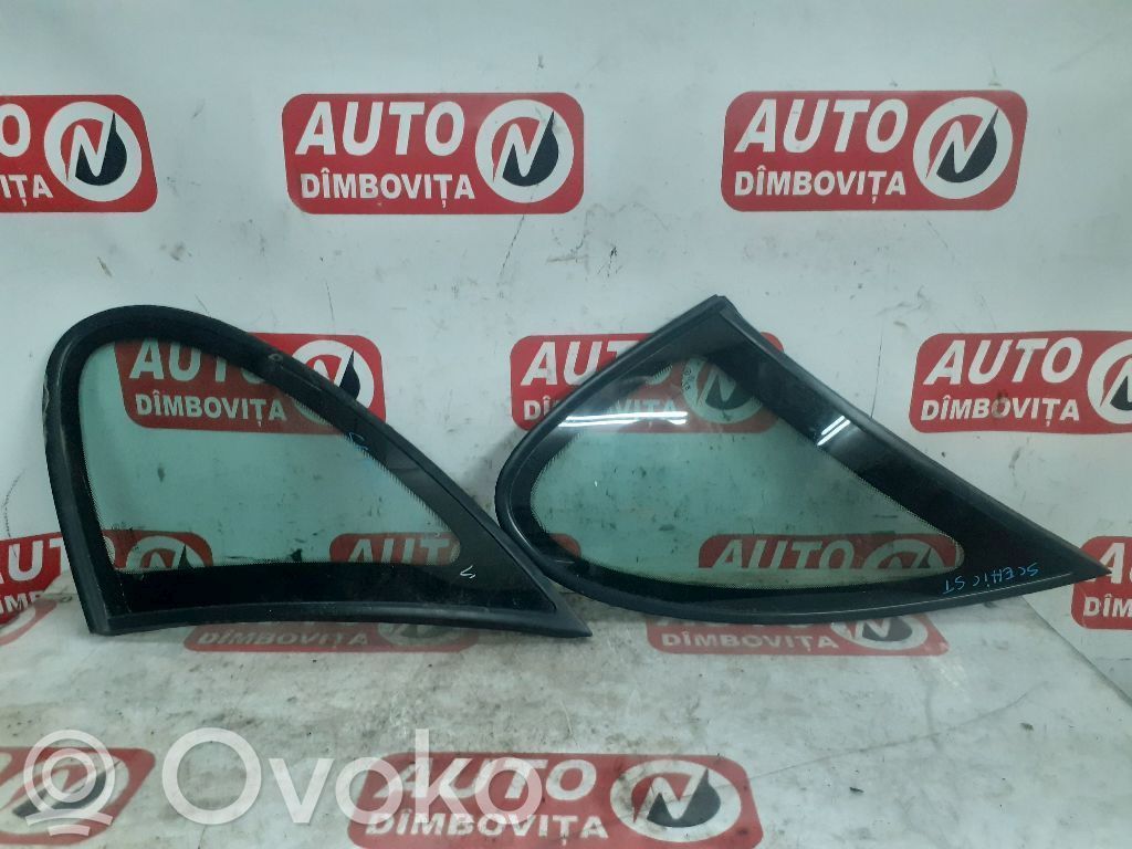 Ventanilla de ventilación de la puerta trasera   REN89601