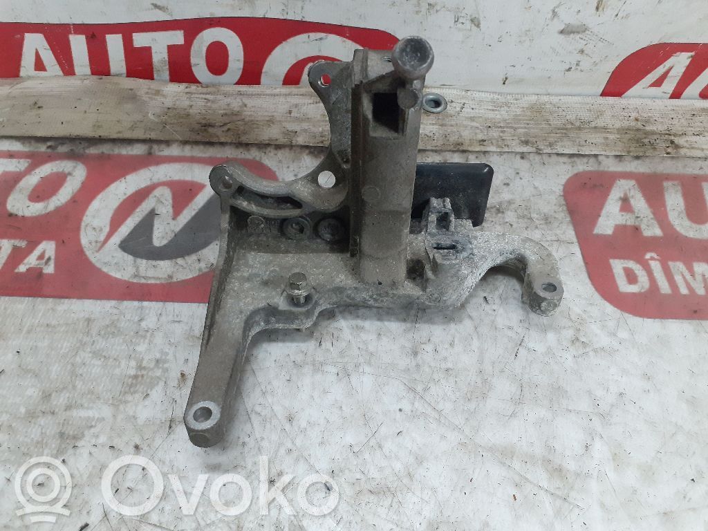 Engine mount bracket   AV2Q9B470AC,9B470