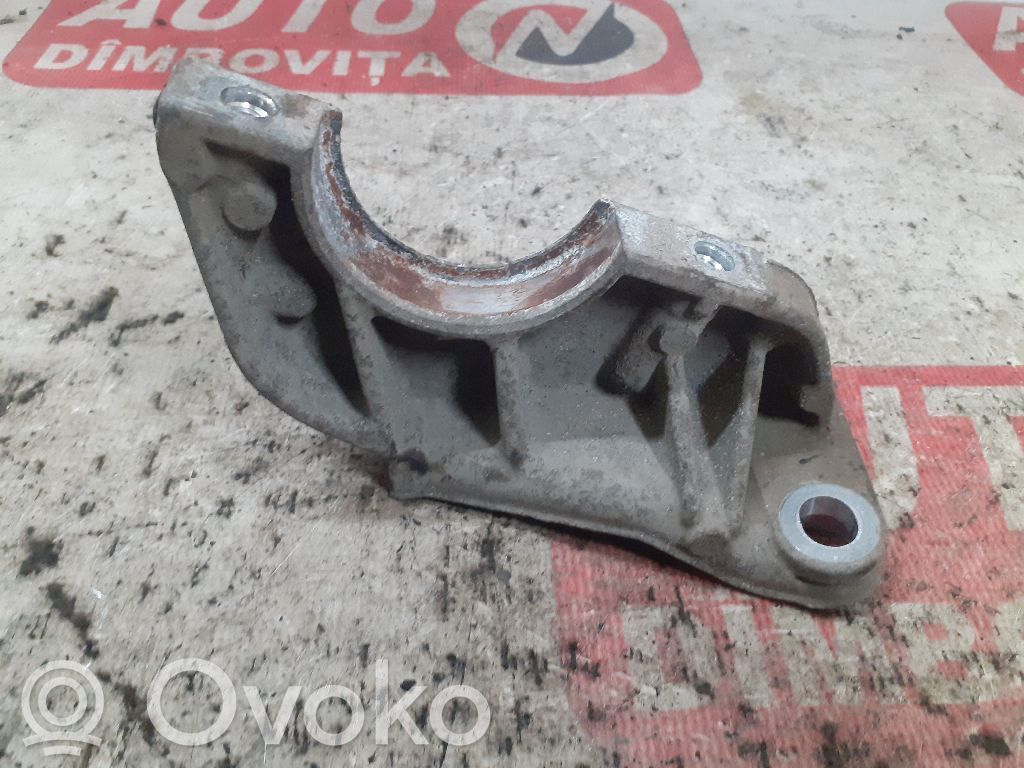 Renault Clio IV Engine mount bracket 