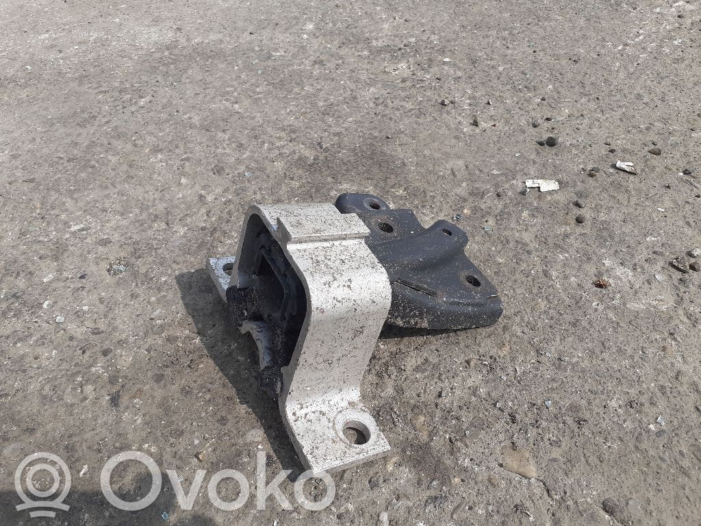 Dacia Logan I Engine mount bracket 