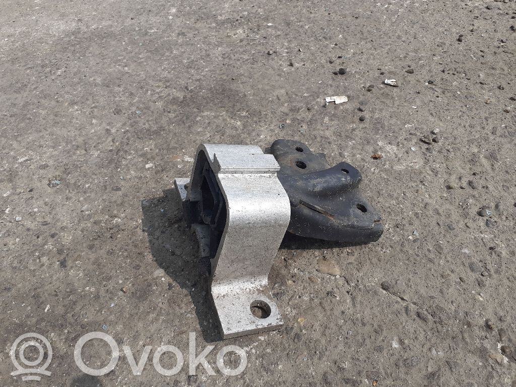 Dacia Logan I Engine mount bracket 