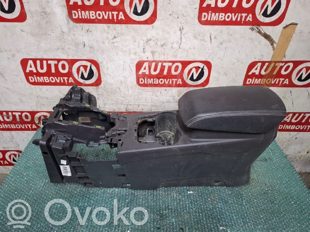 Ford Focus Center console 