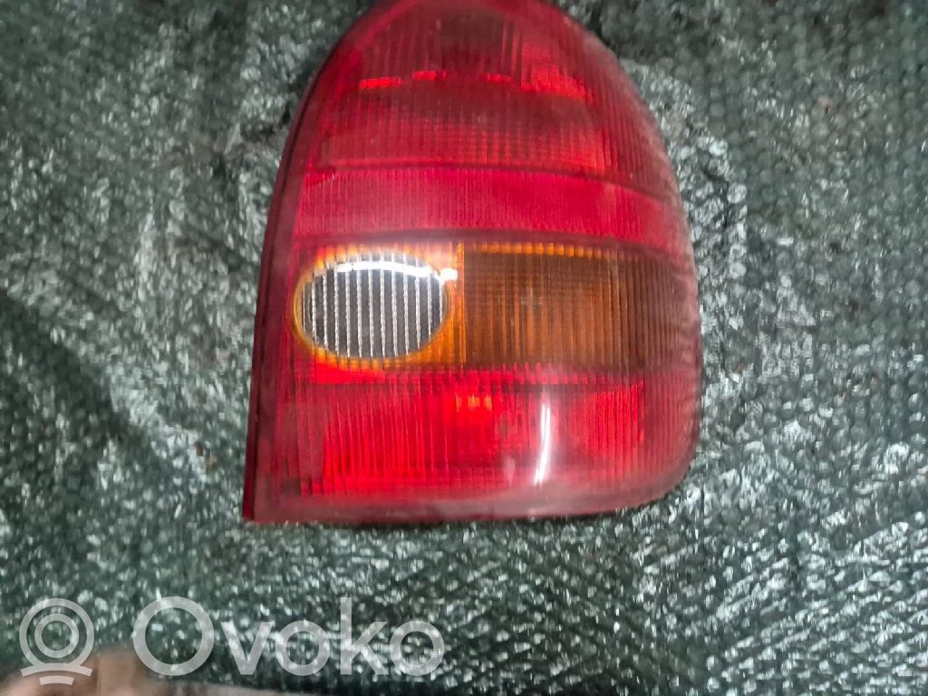 Opel Corsa B Luz trasera/de freno 