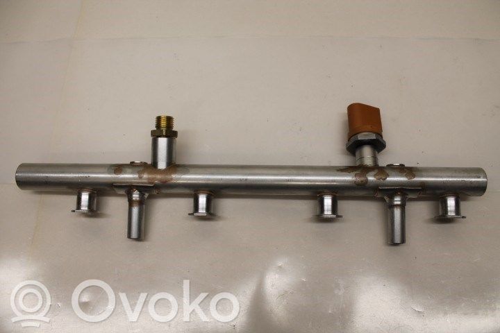 Audi A4 S4 B8 8K Rampă alimentare injectoare 