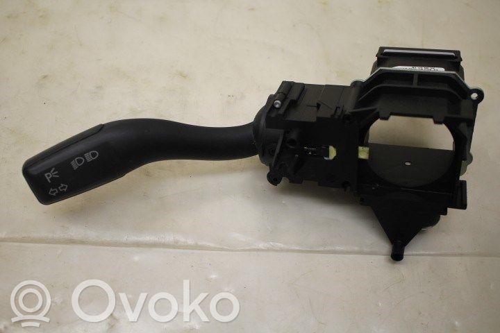 Audi A4 S4 B7 8E 8H Przełącznik / Przycisk kierownicy 