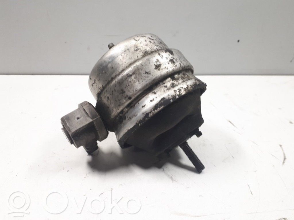 Audi A4 S4 B7 8E 8H Engine mount bracket 