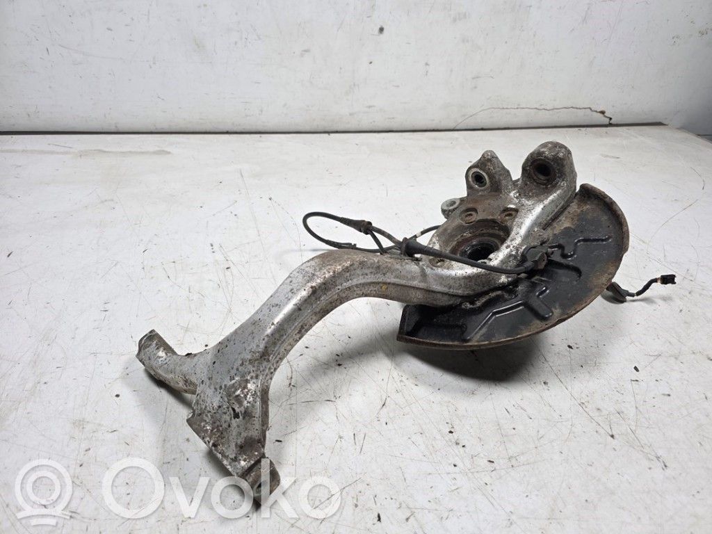 Audi A4 S4 B7 8E 8H Zwrotnica koła przedniego 