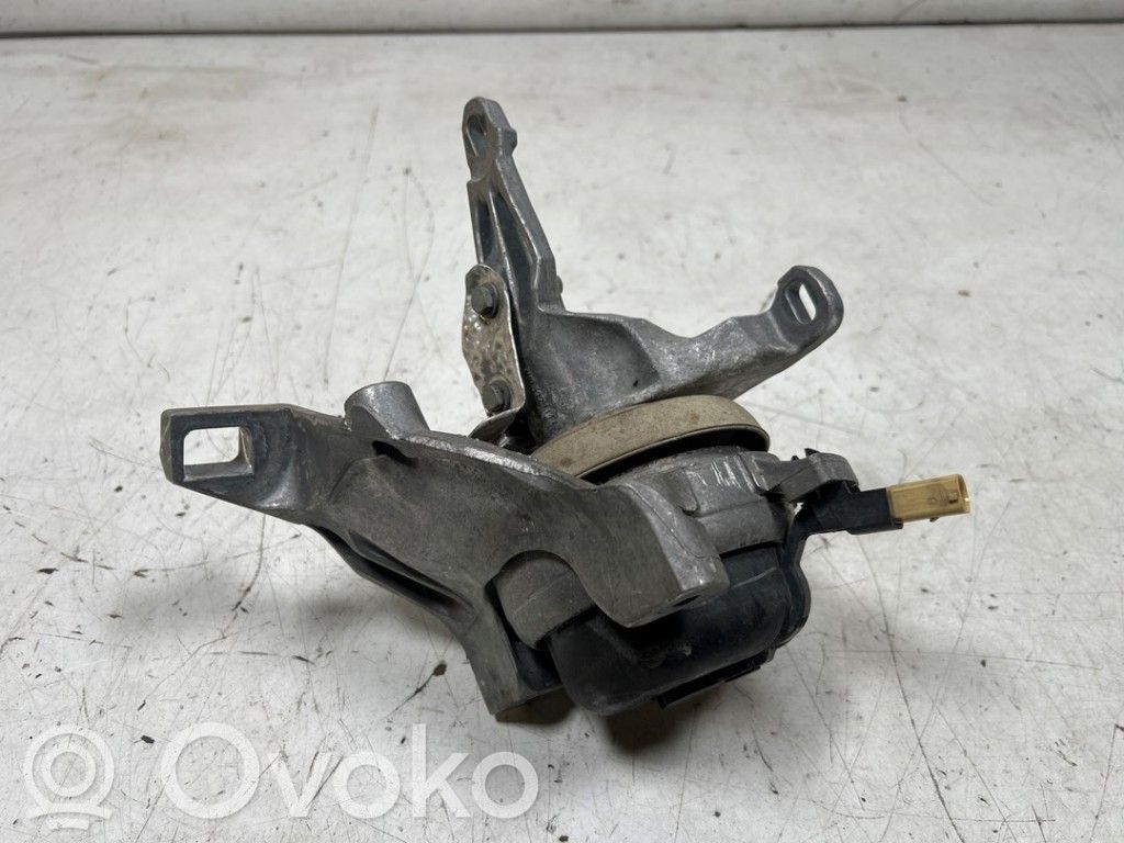 Volkswagen Touareg I Gearbox mounting bracket 