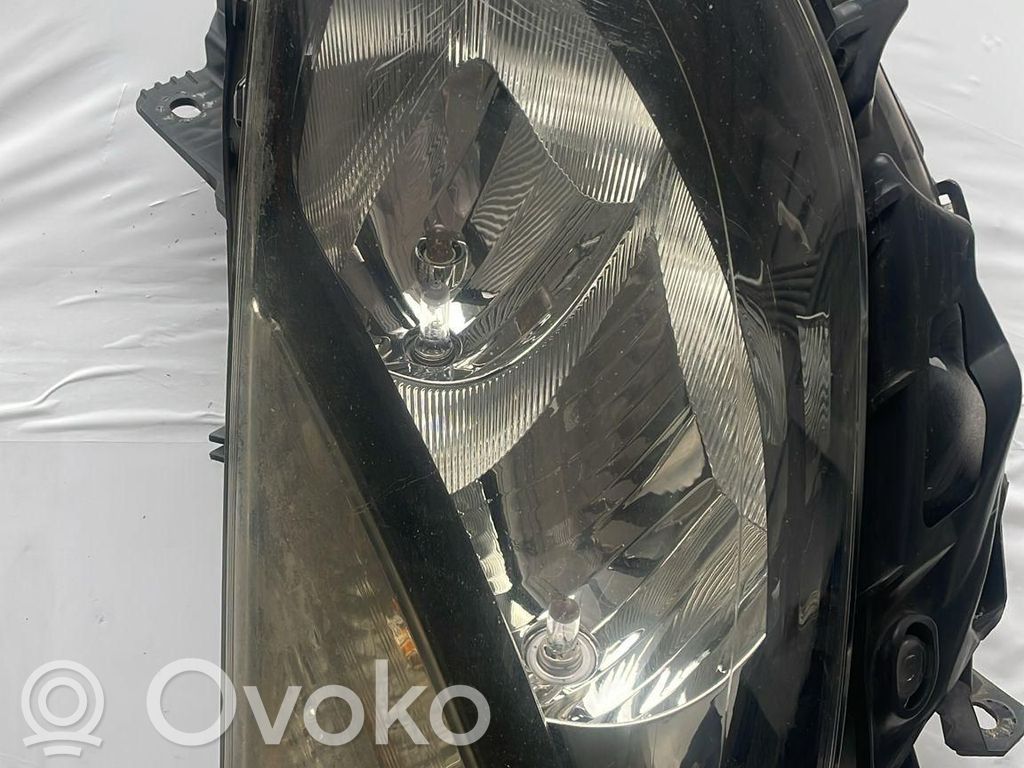 Renault Clio III Lampa przednia 