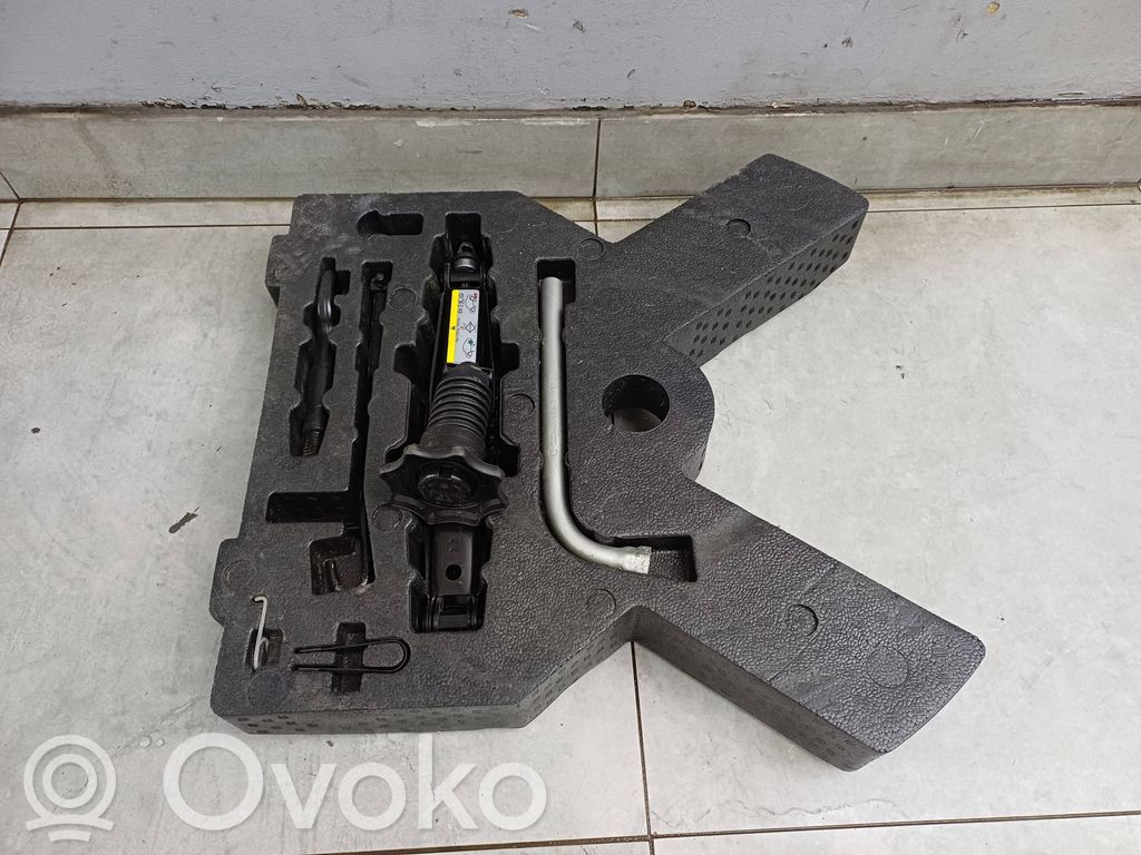 Seat Leon (5F) Vararenkaan osion verhoilu 