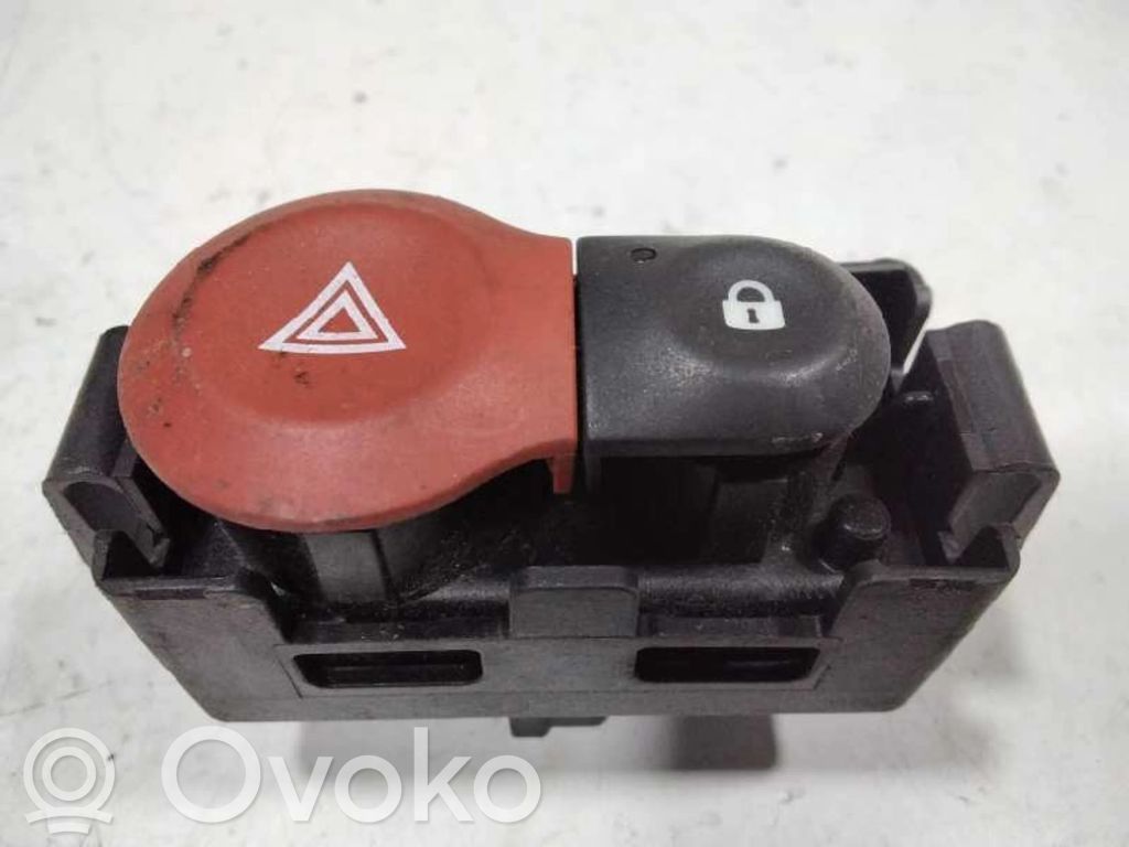 Hazard light switch   883000000