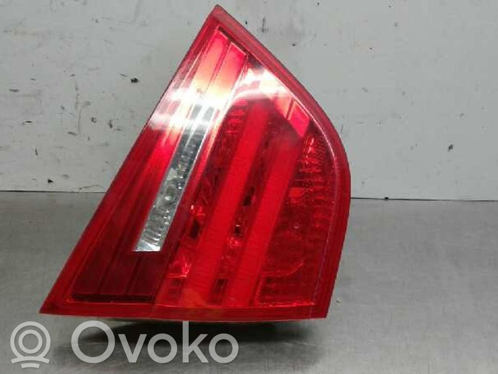 Tailgate rear/tail lights   4871733