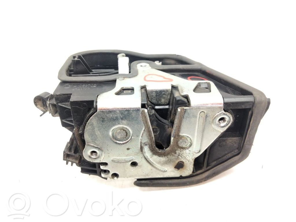 Front door lock   7276668