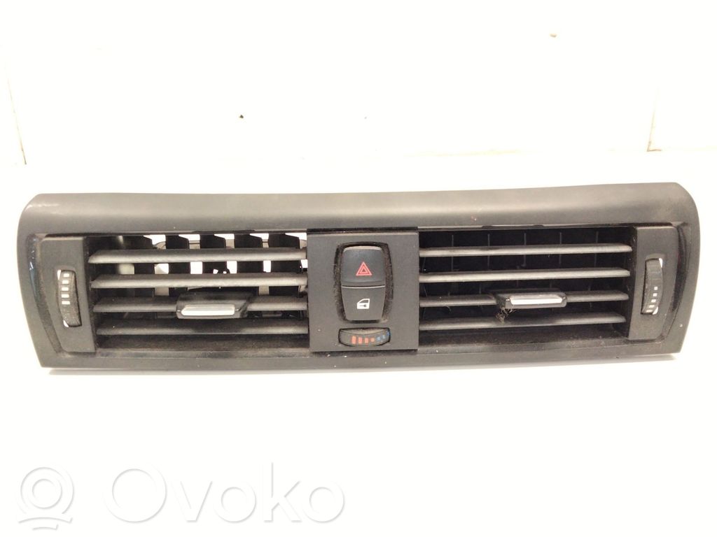 BMW 1 E81 E87 Dysze / Kratki środkowego nawiewu deski rozdzielczej 