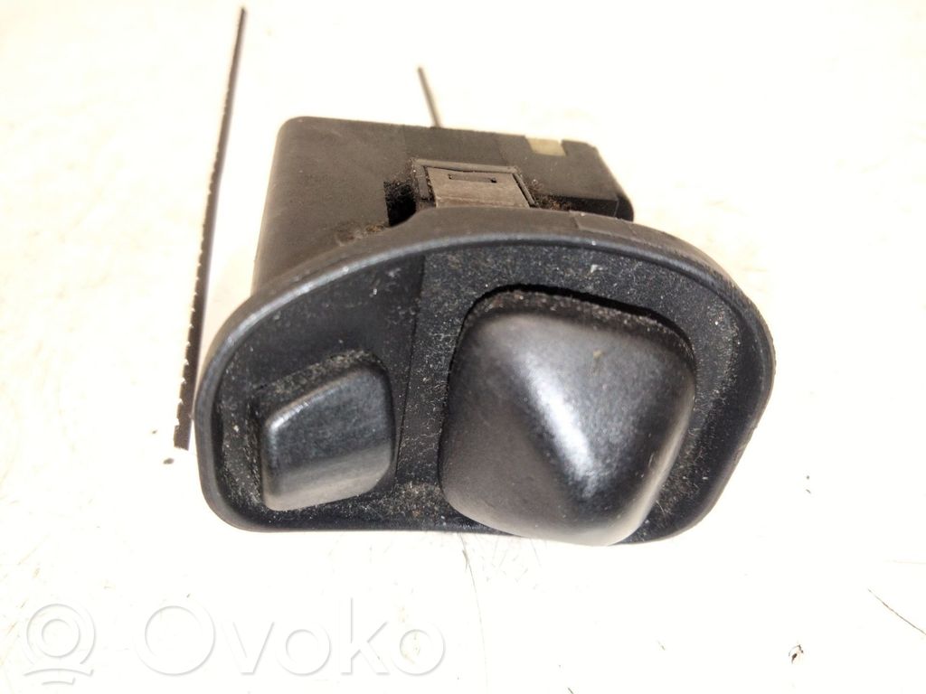Wing mirror switch   1369331