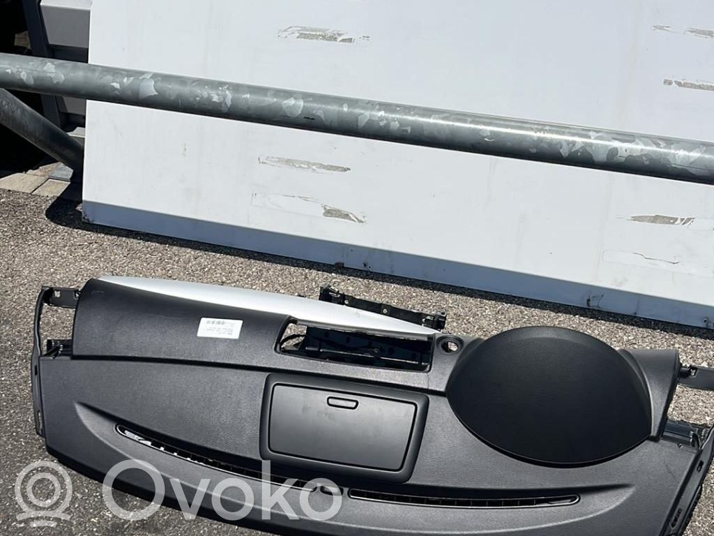 BMW 1 E81 E87 Dashboard 