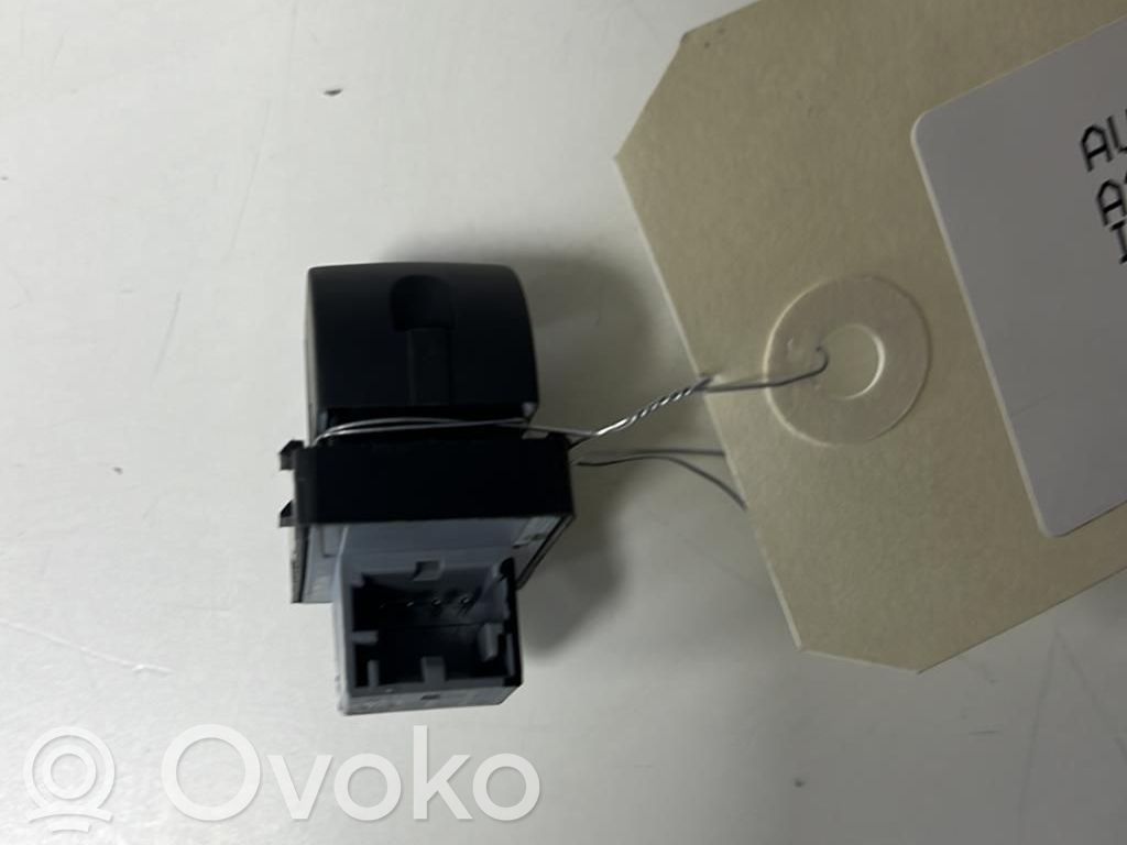 Audi A3 S3 A3 Sportback 8P Electric window control switch 