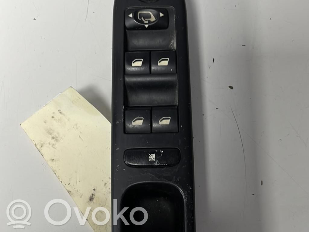 Electric window control switch   6554E7