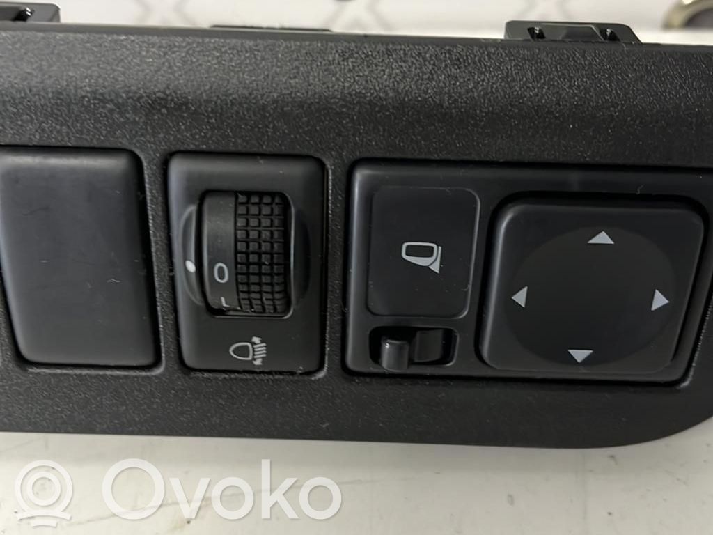 Nissan Note (E11) Interruptor del espejo lateral 