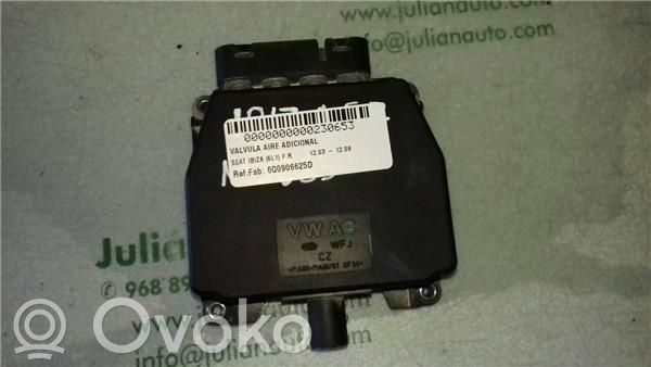 Seat Ibiza III (6L) Przepływomierz masowy powietrza MAF 