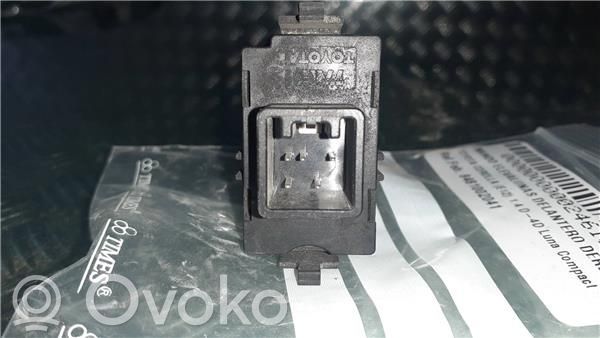 Electric window control switch   8481002041