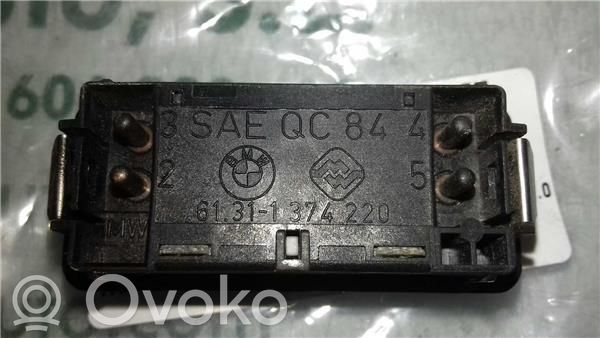 Botón interruptor de luz de peligro   61311374220