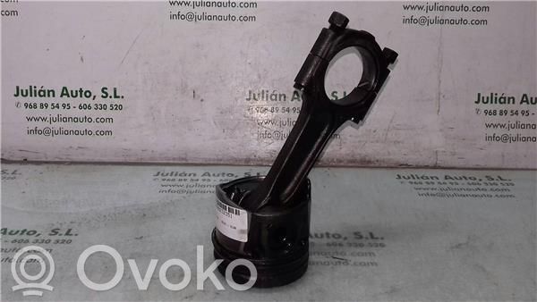 Piston cu bielă